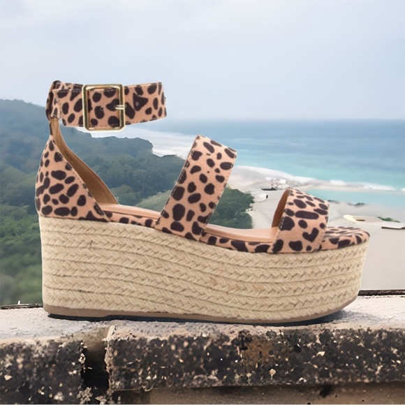 Qupid Platform Cage Stap Sandal in Tan